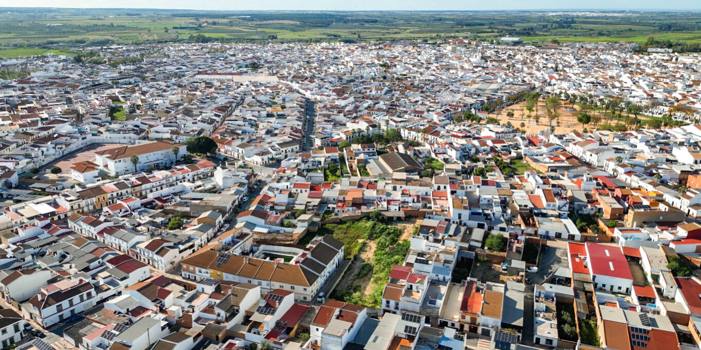 aiko Comunidad Solar Pueblo Verde Almonte_AIKO AIKO